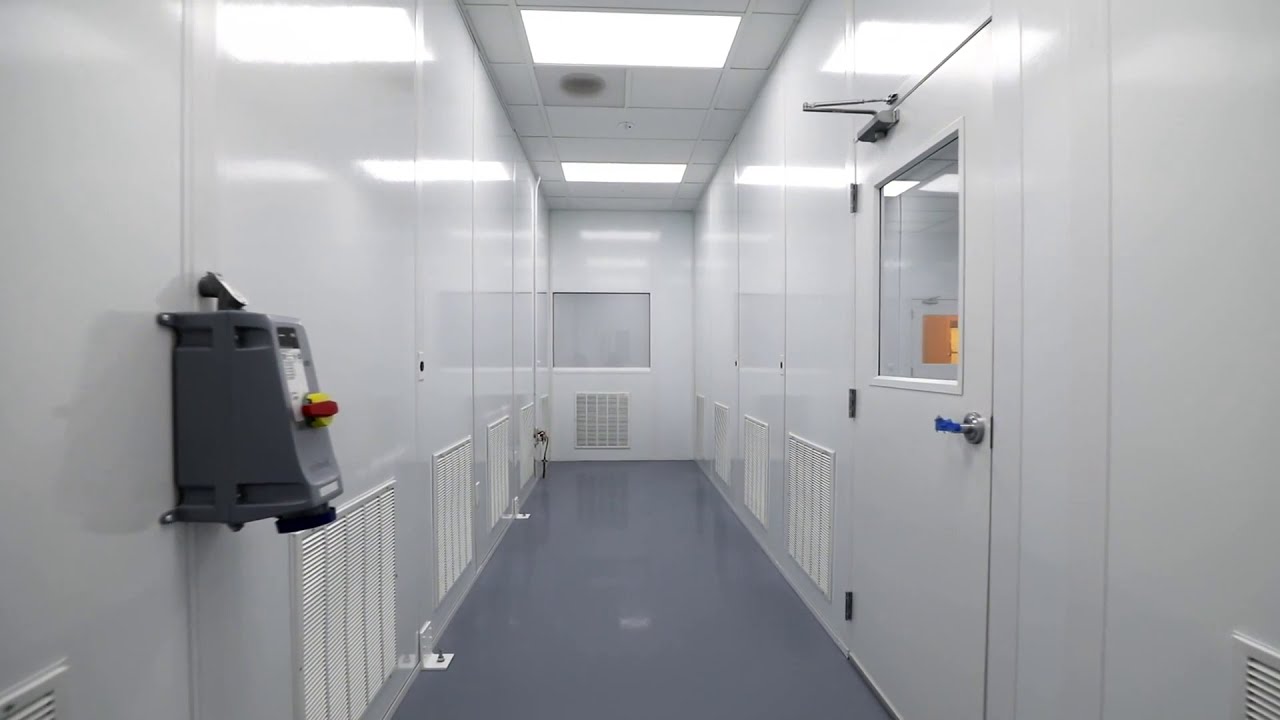 Modular cleanroom hallway